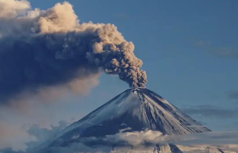 专家称富士山已进入喷发待命状态 经济可能遭受毁灭性打击